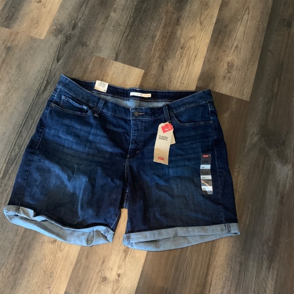 Levi’s plus size sculpt classic jean shorts. NWT. Retail‎ 45 - Picture 3 of 10